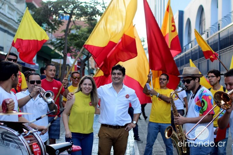 Carlos Alvarado cierra su campaña con llamado a convencer a los indecisos