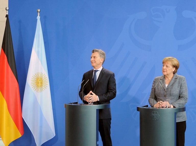 Merkel y Macri abordan en Davos temas del G20 y acuerdo Mercosur-UE