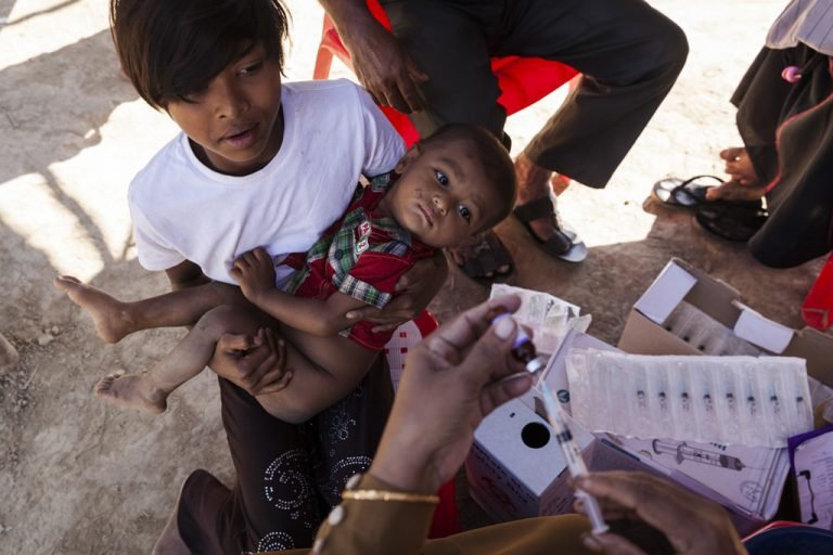 Temporada de ciclones y monzones amenaza la vida de medio millón de niños rohingyas en Bangladesh