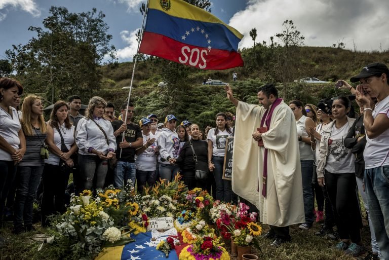 El rebelde más buscado de Venezuela comparte su historia… justo antes de su muerte