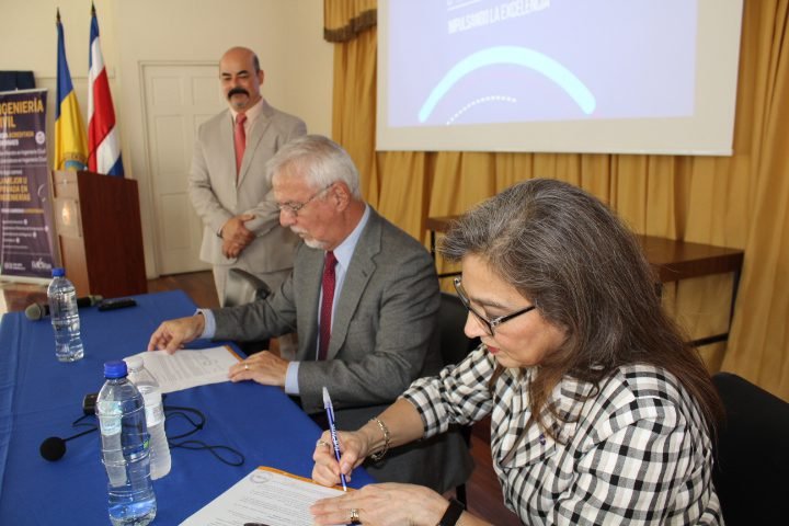 Universidad de Fidélitas premia excelencia de mujeres con beca Ing. Sandra Cauffman