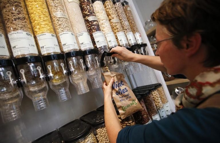 Supermercados alemanes quieren reducir uso de envoltorios de plástico