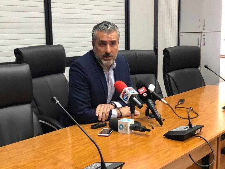 Otto Guevara califica como “excesivo” nuevo allanamiento de Emilia Navas en su contra