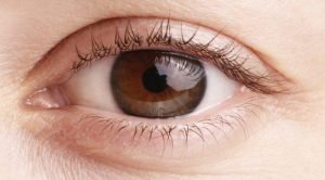 Aprueban uso de medicamento para tratar rara enfermedad uveítis