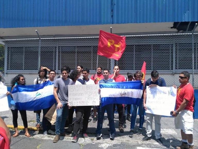 Partido de los Trabajadores se manifiesta en las afueras de Embajada de Nicaragua