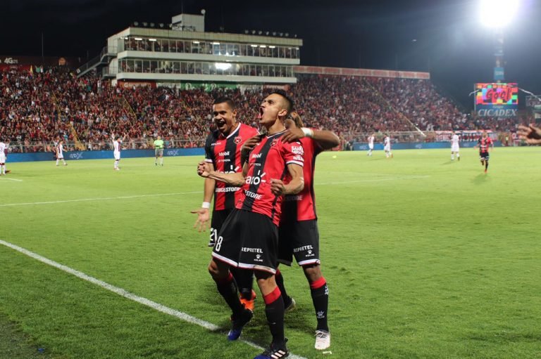 La Liga salió con un sistema defensivo, pero cuando sí lo ocupaba lo desarmó