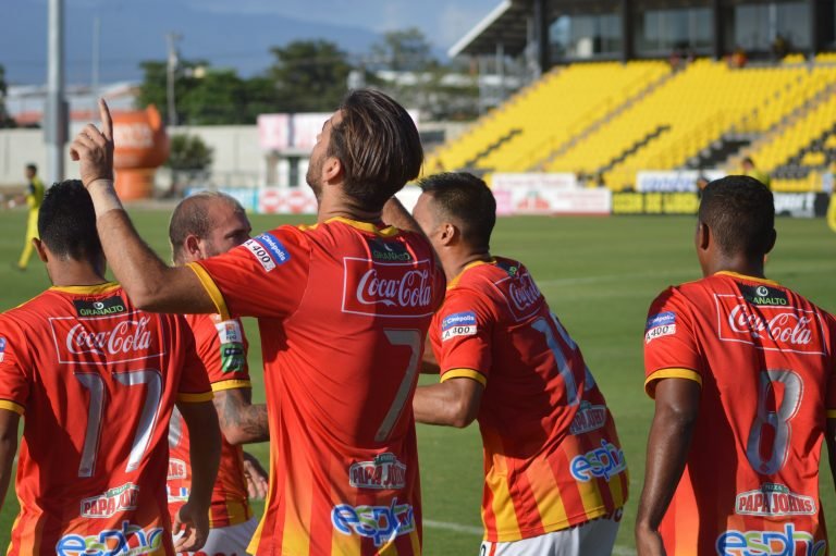 Herediano golea a Liberia y retoma el liderato del torneo