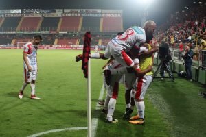 Santos hinca a La Liga derrotándolo 0-2 en su casa