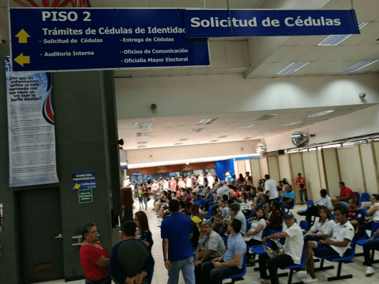 Más de 10.000 ticos pidieron cédula del jueves Santo a hoy en el TSE