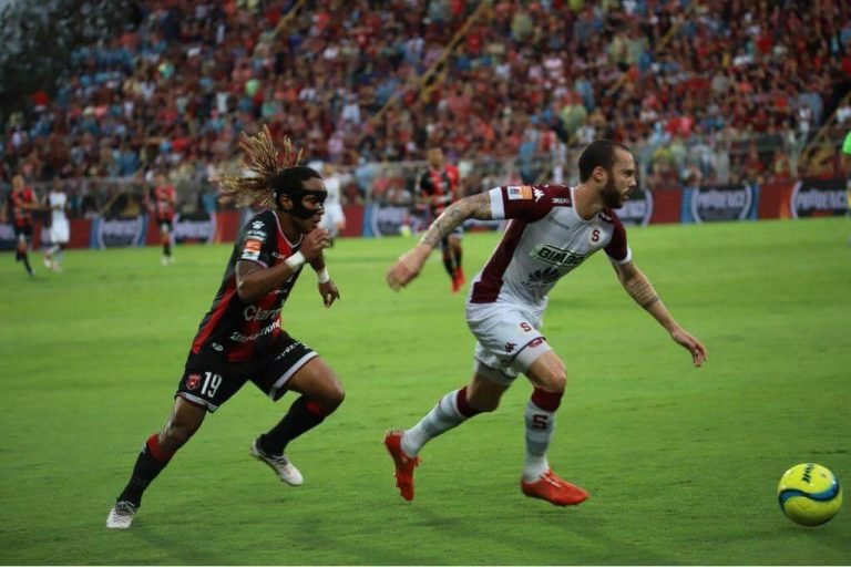 Saprissa reacciona y amarga la fiesta manuda