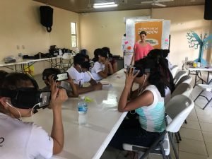 50 becados de la Península de Osa reciben taller de “Competencias del Siglo XXI”