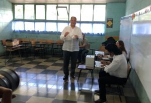 Luis Guillermo Solís pide un alto a “campaña violenta”