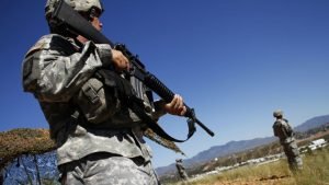 Trump firma orden para desplegar la Guardia Nacional en la frontera