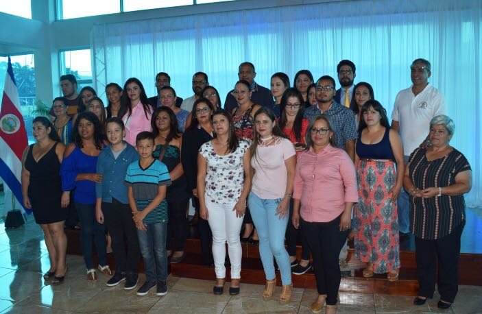 Más de 100 personas se graduaron con conocimientos básicos en computación