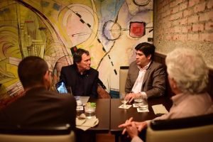 Carlos Alvarado y empresa de Franklin Chang avanzarán en descarbonizar economía