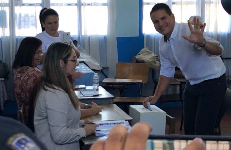 Fabricio Alvarado votó en Desamparados