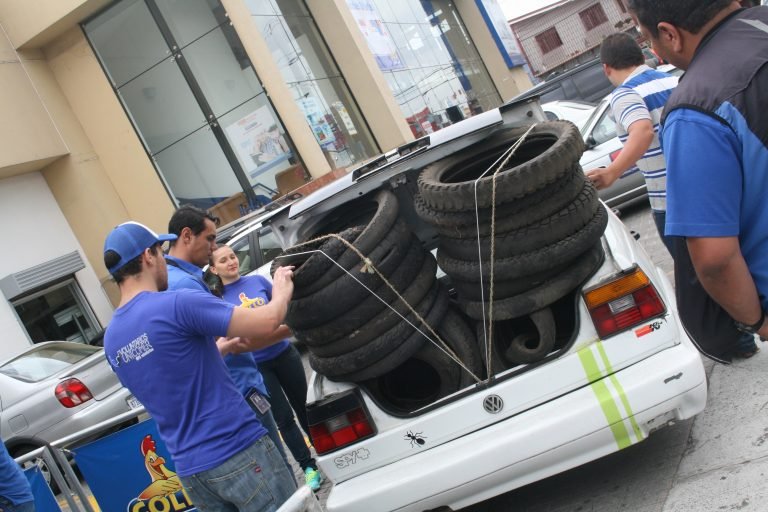 Masiva recolección de llantas para eliminar criaderos