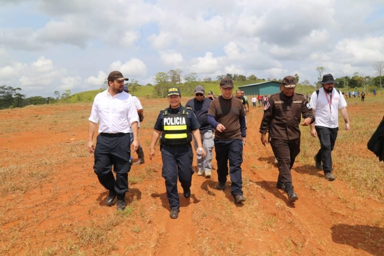 Ministros de Seguridad y Ambiente y Energía intervinieron Crucitas