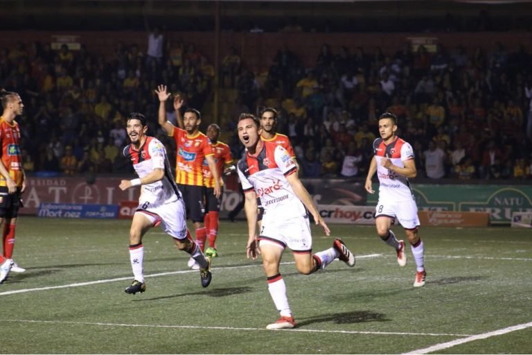 ¡Alajuelense está vivo! Derrotaron 2-3 al Herediano y se meten de lleno en la lucha por la cuadrangular