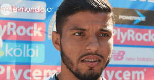 Aficionado increpa a Johan Venegas: “Ni que fueras tan bueno”