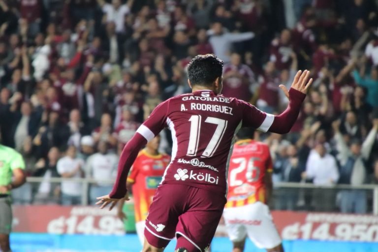 Saprissa consigue un importante triunfo ante Herediano