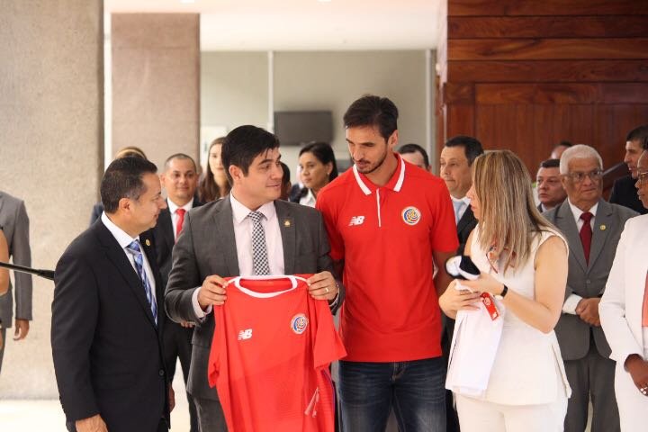 Carlos Alvarado recibió a la Selección Nacional en Casa Presidencial