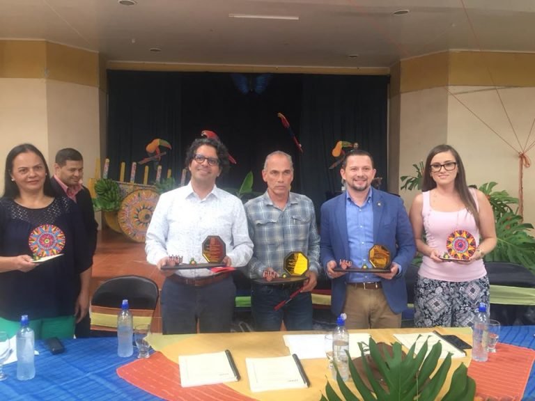 Jóvenes productores recibieron Medalla Nacional al Mérito Agrícola 2018