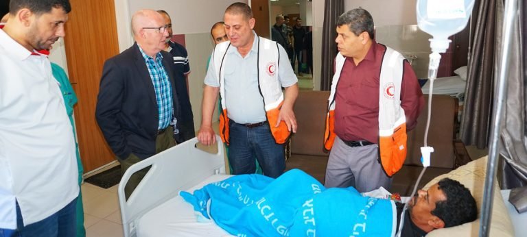 Hospitales de Gaza, desbordados por los heridos