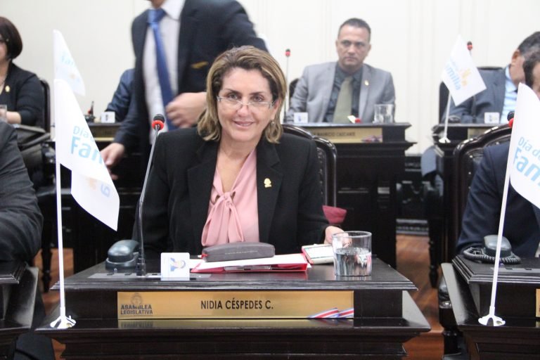 Diputada Nidia Céspedes denuncia más casos de falta de comida en comedores escolares