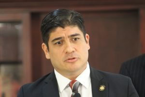 Primer viaje oficial de Carlos Alvarado al exterior será a Washington