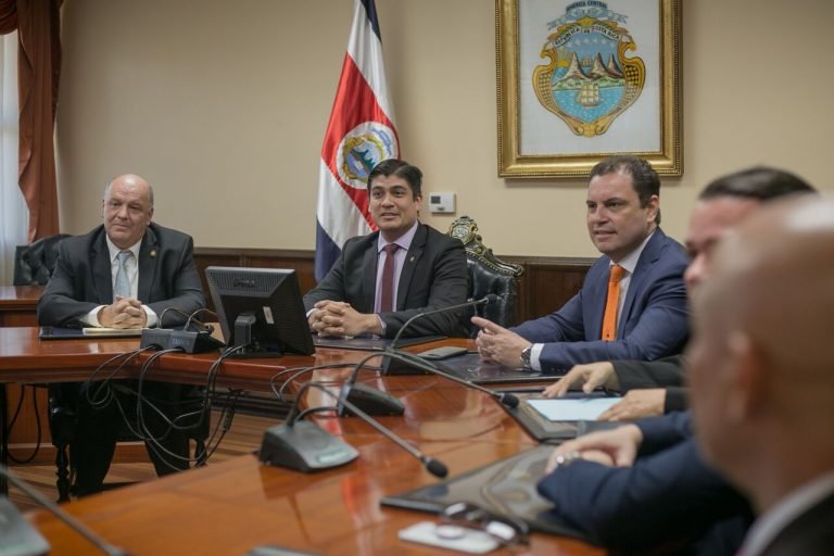 Diputado Carlos Ricardo Benavides: Venimos todos con ganas de contribuir