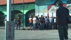 Venezolanos votan en medio de una profunda crisis