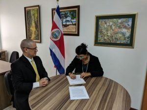 Vanessa: Primera mujer trans costarricense que cambiará su nombre en el extranjero