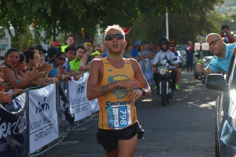 El “Chamo” Olivo y Jenny Méndez se dejaron la Media Maratón Internacional de la Paz