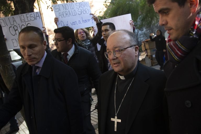 Justicia chilena incauta archivos eclasiásticos por denuncias de abusos sexuales