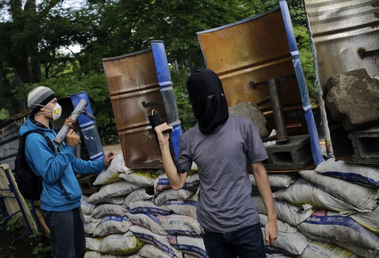 Nicaragua: la vida entre barricadas y balas