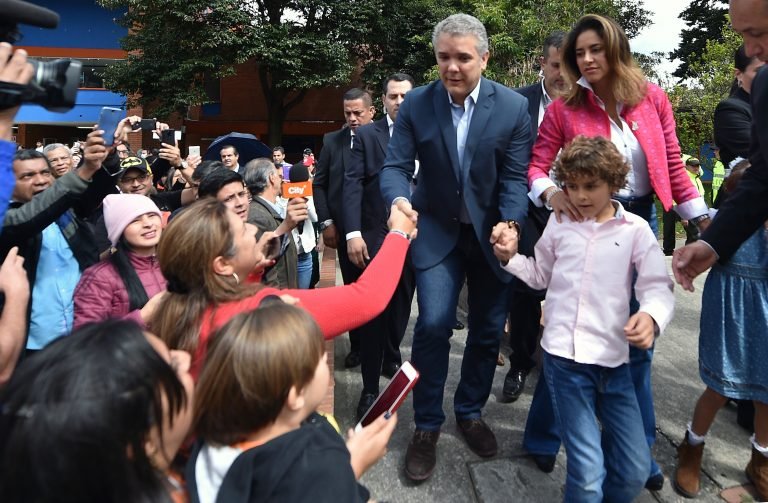 Derechista Iván Duque es elegido nuevo presidente de Colombia