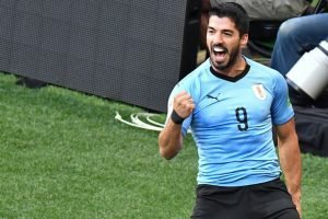 Uruguay vence a Arabia Saudí con gol de Suárez y pasa junto a Rusia a octavos del Mundial