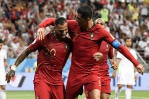 Irán y el VAR hacen sufrir a Portugal, pero los lusos pasan a octavos