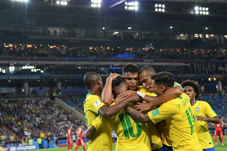 Brasil derrota a Serbia 2-0 y jugará con México en octavos de Rusia-2018