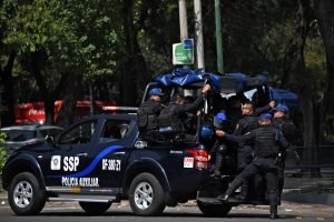 Balas y voto: violencia sangrienta enturbia la elección en México