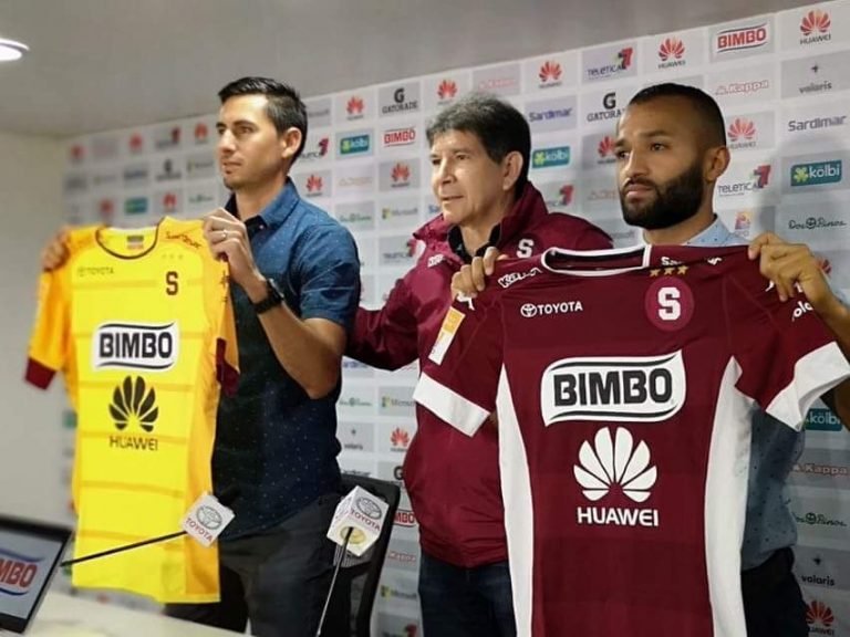 Saprissa presenta oficialmente a Gómez y Blanco como nuevos refuerzos