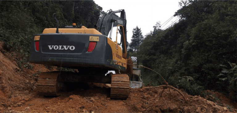 ¡Atención conductores! Paso por el cerro de la Muerte continúa cerrado