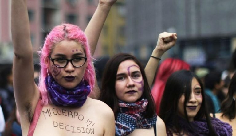 Mujeres en política, feministas y trans serían las más atacadas en redes sociales