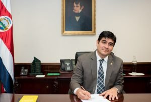 Presidente suspende por 36 meses desalojos de personas