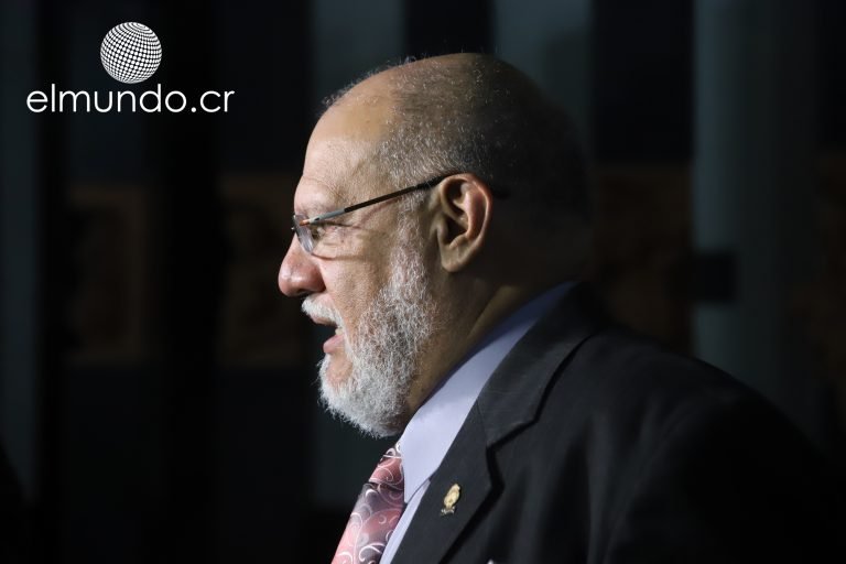 Restauración en contra de cualquier texto sustitutivo que presente el Gobierno