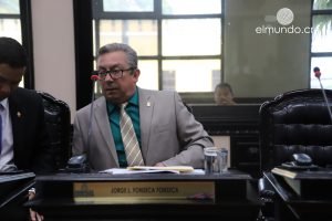 Diputado: Como los ministros pueden tener tres armas, de ahí viene que las personas físicas también