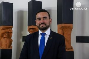 Prendas pide investigar supuesto mal manejo en la compra de medicamentos en CCSS