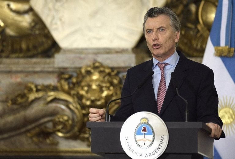 Tras acuerdo con el FMI, Macri enfrenta desafío social en Argentina