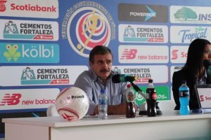 Óscar Ramírez: Ahorita tengo algo en la mente pero los rendimientos me ponen a pensar